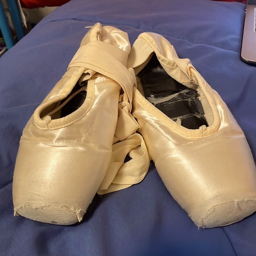 USED pointe shoes good for painting or decorations!